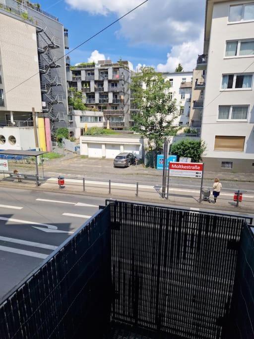 Zentrale Lage In Der Naehe Von Der Uni ,neumarkt Und Messe Nur 5 Stationen Keulen