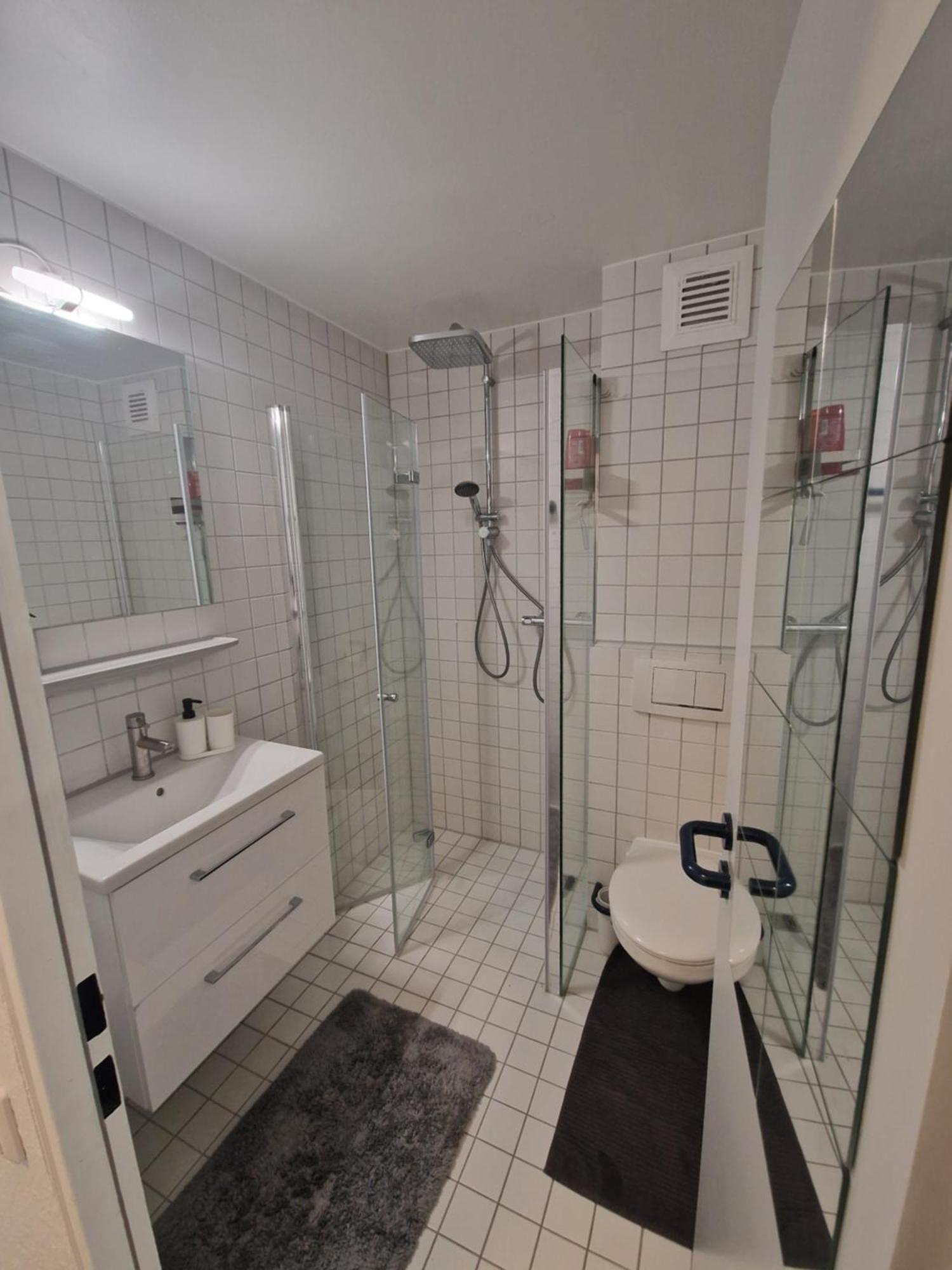 Zentrale Lage In Der Naehe Von Der Uni ,neumarkt Und Messe Nur 5 Stationen Appartement Keulen