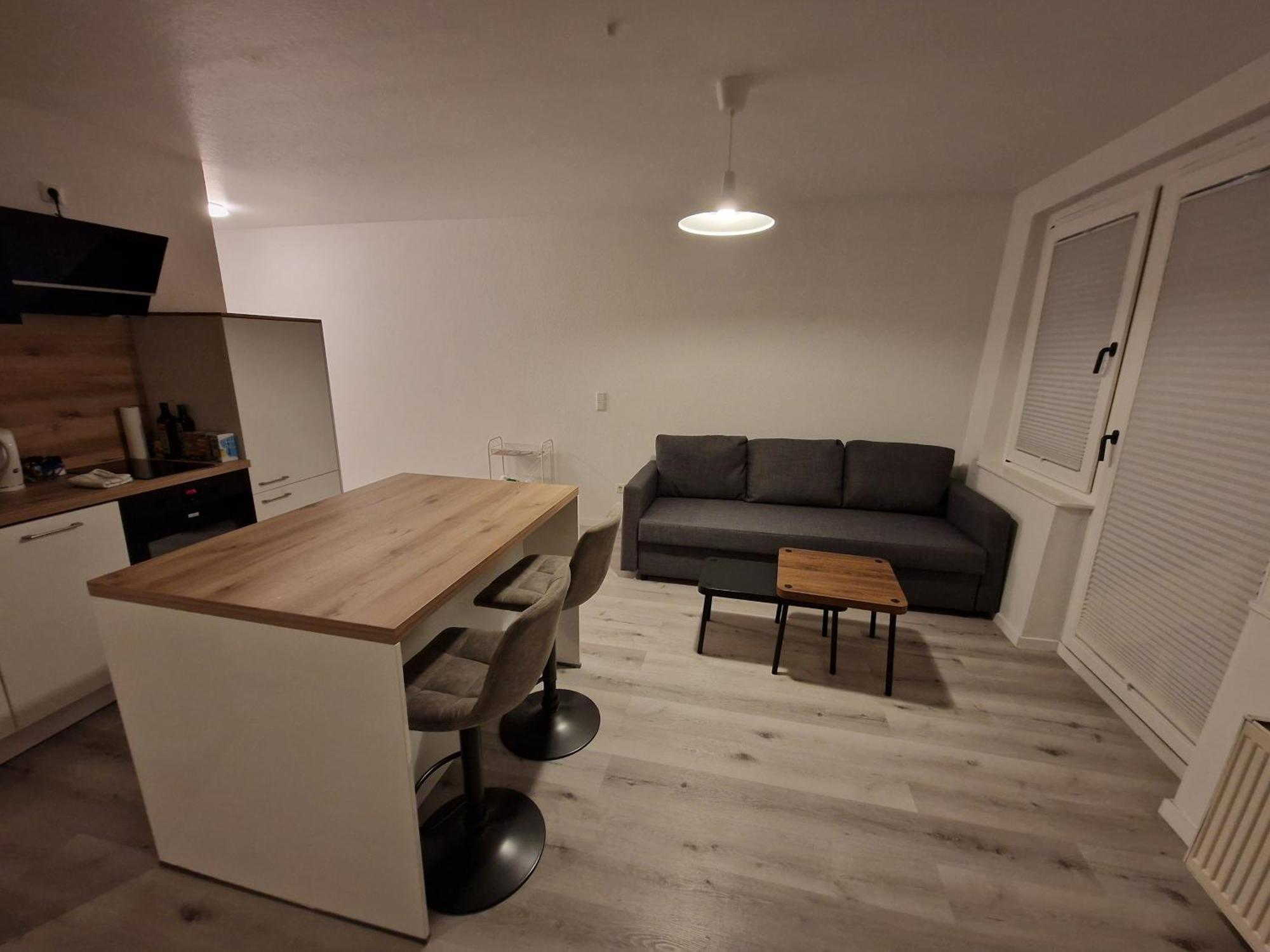 Zentrale Lage In Der Naehe Von Der Uni ,neumarkt Und Messe Nur 5 Stationen Appartement *