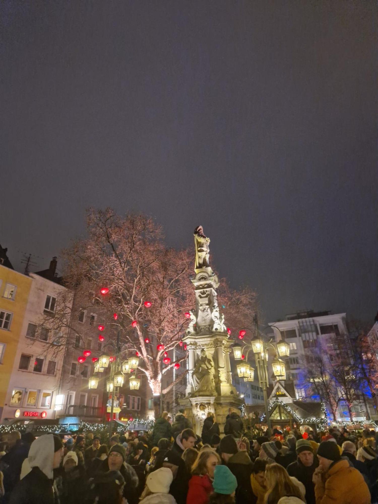 Zentrale Lage In Der Naehe Von Der Uni ,neumarkt Und Messe Nur 5 Stationen Keulen